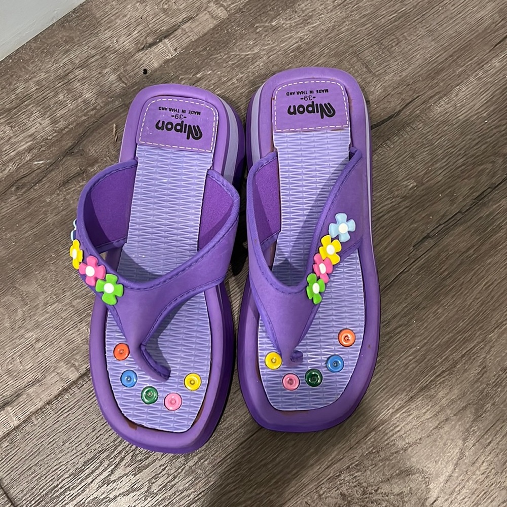 Vintage Nipon foam sandals